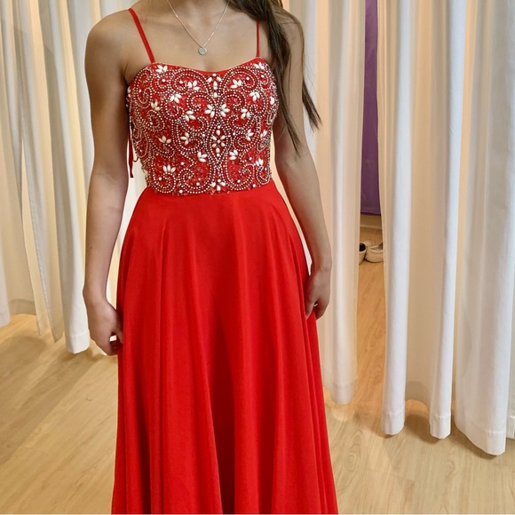 Beautiful Red Prom dress ! - Picture 5 of 6